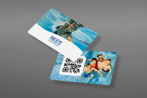 Diese Geldwertkarte ich eine sichere und kontaktlose Bezahlmöglichkeit in unserem online-Shop und an der Kasse.<div><br><div></div><div>Eine Auszahlung des Restguthabens ist nicht möglich.
</div><div><br></div><div>Bei der Bezahlung mit dem Guthaben Ihrer Geldwertkarte profitieren Sie von folgenden Rabatten:</div><div>
</div></div>